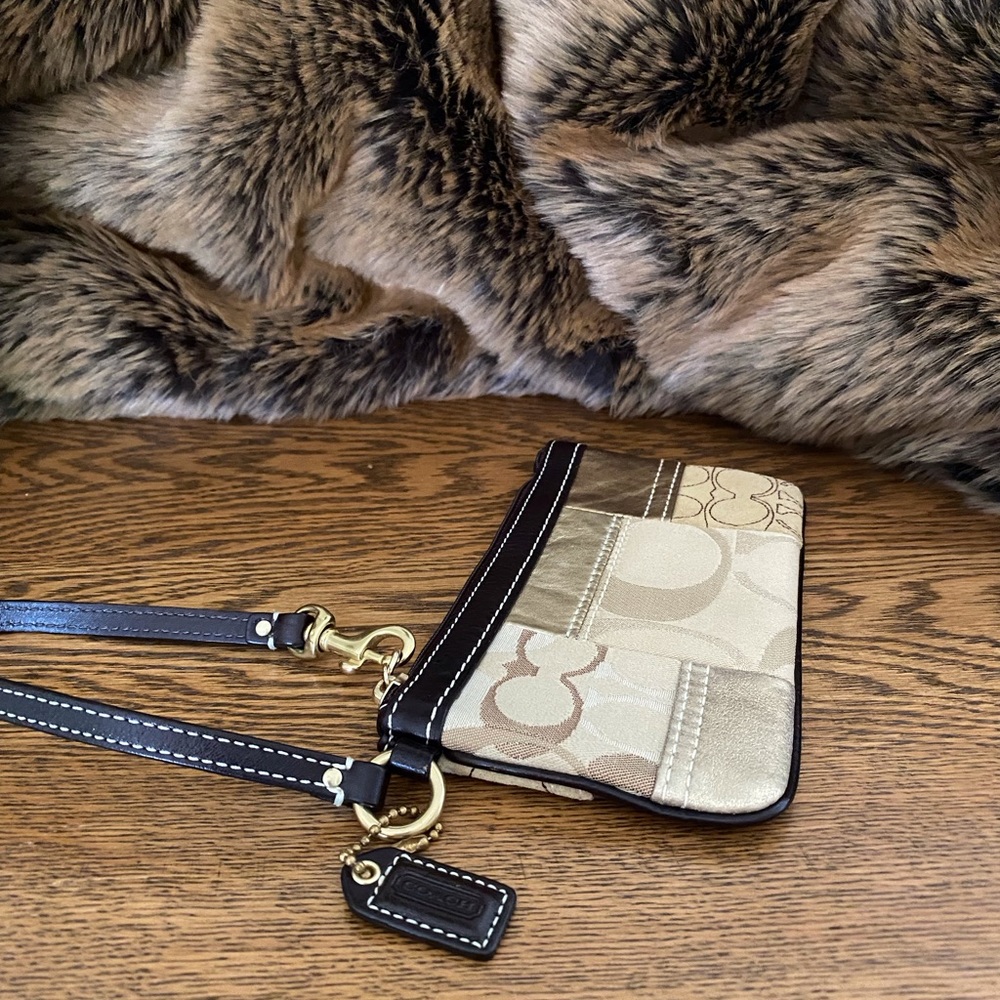 NWOT Coach Gold Metallic Patchwork Flat Wristlet - Picture 3 of 8